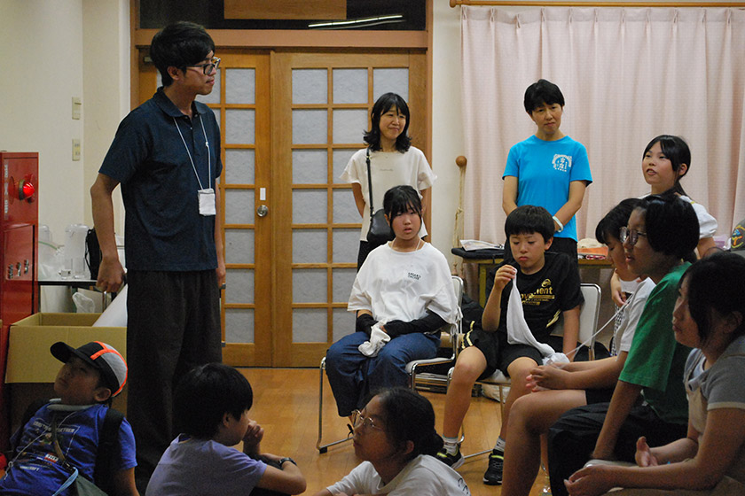 実施内容② 試写会・振り返り 交流風景1